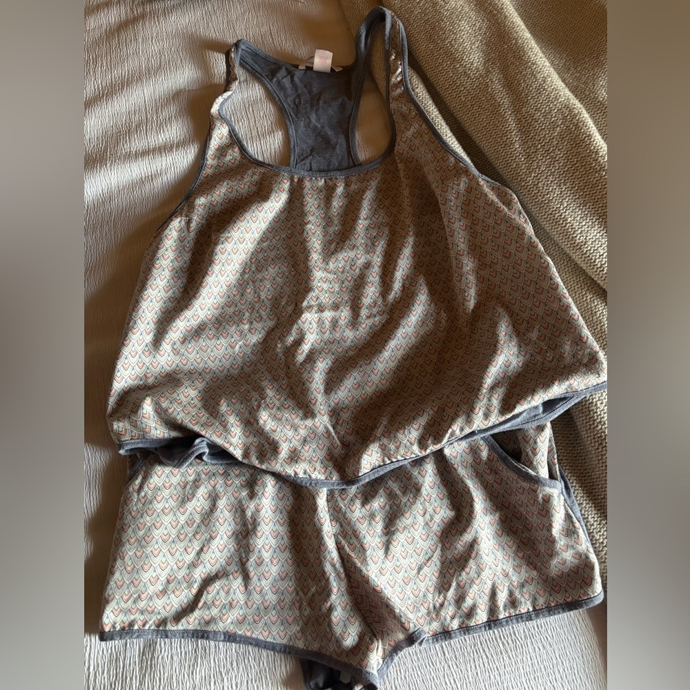 Victoria Secret Razor Back T-Shirt Tank Top and shorts
